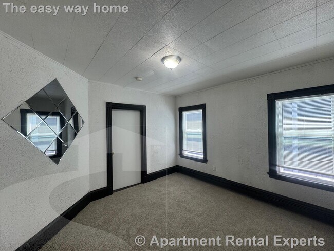 Building Photo - 53 Hinckley St