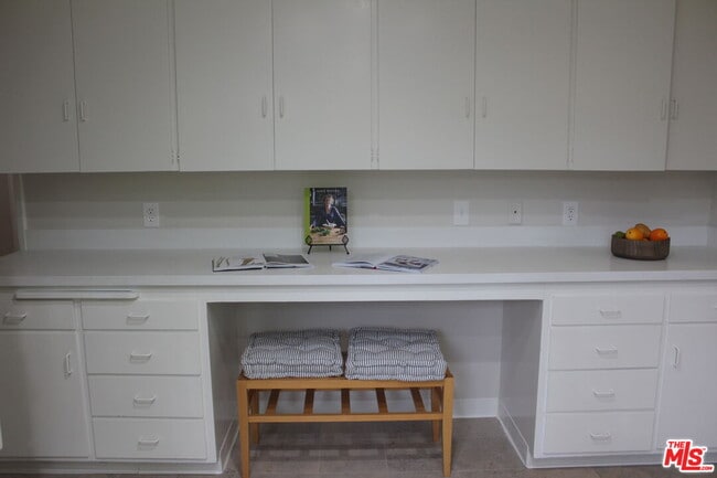 Building Photo - 282 Wigmore Dr
