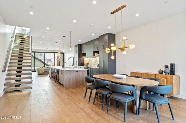 Building Photo - 6916 E 2nd St