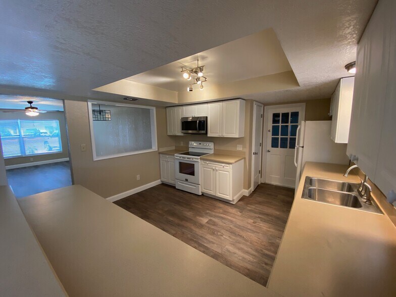 Building Photo - 100 Avalon Ct