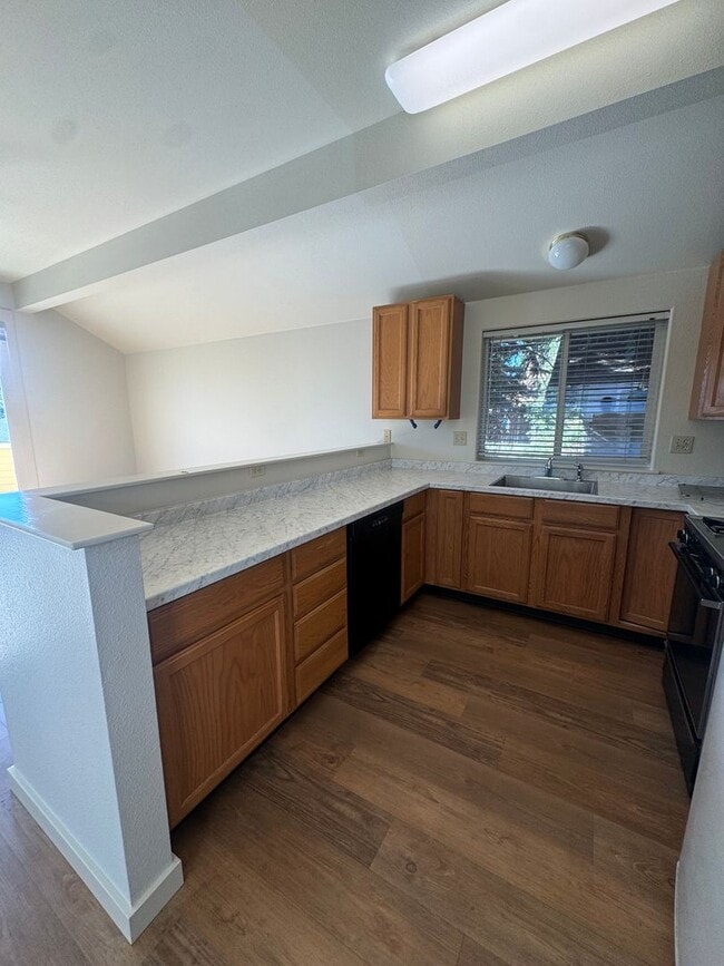Building Photo - Downtown Grass Valley 2 Bed/1 Bath with Ta...