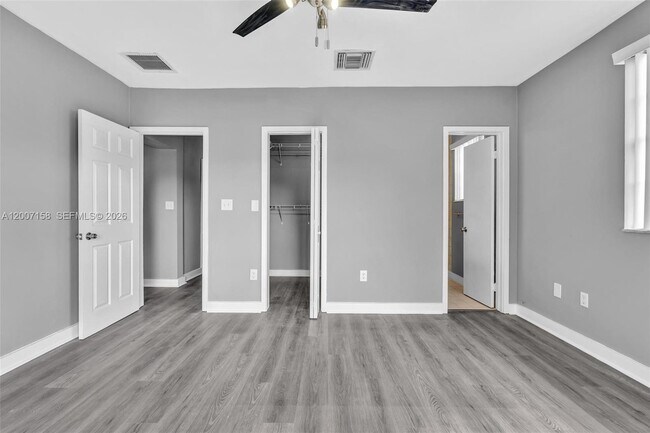 Building Photo - 14212 NE 4th Ave