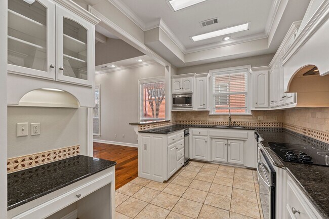 Building Photo - 66 Jeffrey Way