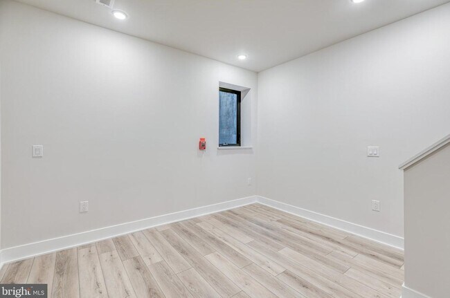 Building Photo - Brand New Luxury Apartments