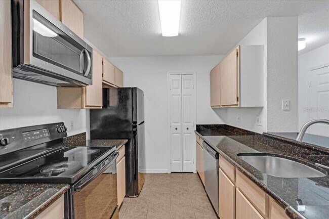 Building Photo - 7417 Vista Way