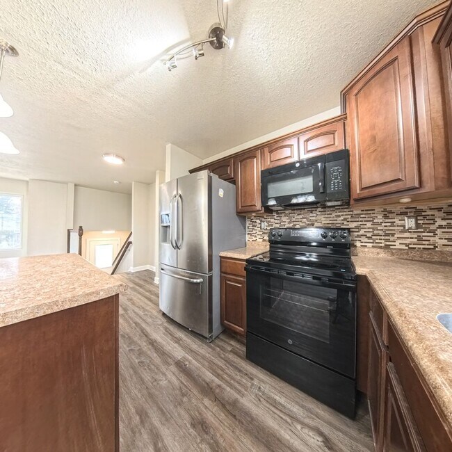 Building Photo - Charming 3 bedroom 2 bathroom home