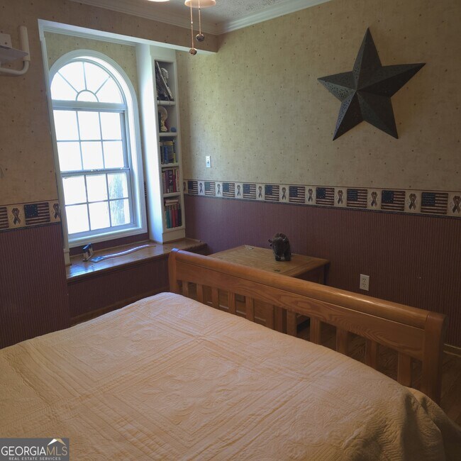 Building Photo - 3666 Lakewood Ct