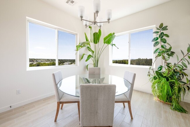 Building Photo - Stunning 3-Bedroom Home with Mountain Views in Tessera