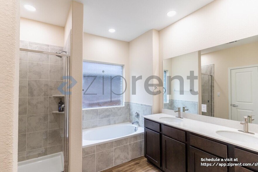 Building Photo - 1528 Brueggerhoff Rd