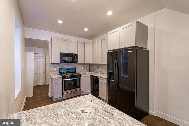 Building Photo - 2238 Oakford St