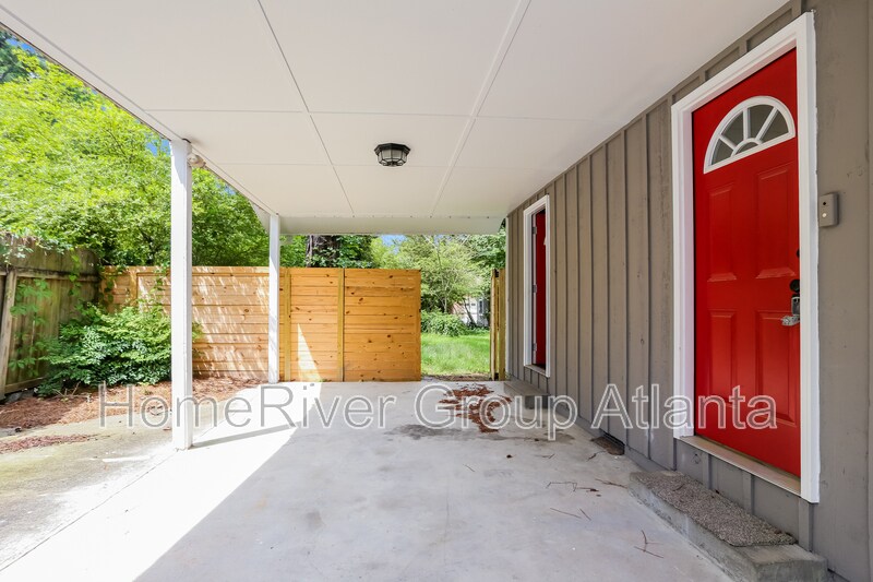 Building Photo - 6360 Ashdale Dr