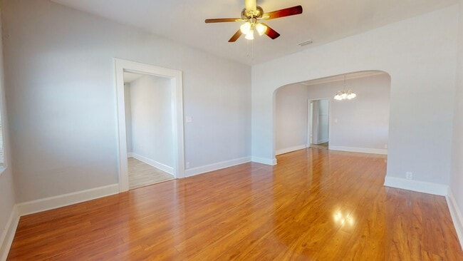 Building Photo - Adorable 3 bedroom / 2 bathroom Home for R...