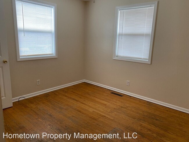 Building Photo - 4 br, 1 bath House - 3500 Elm St