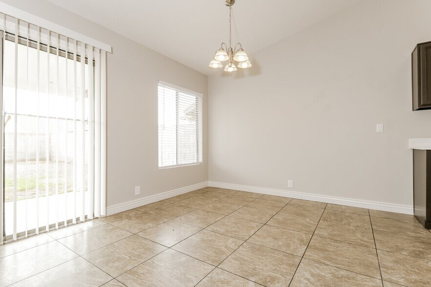 Building Photo - 10235 W Medlock Dr