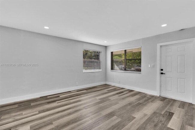 Building Photo - 329 SW 1st Ct