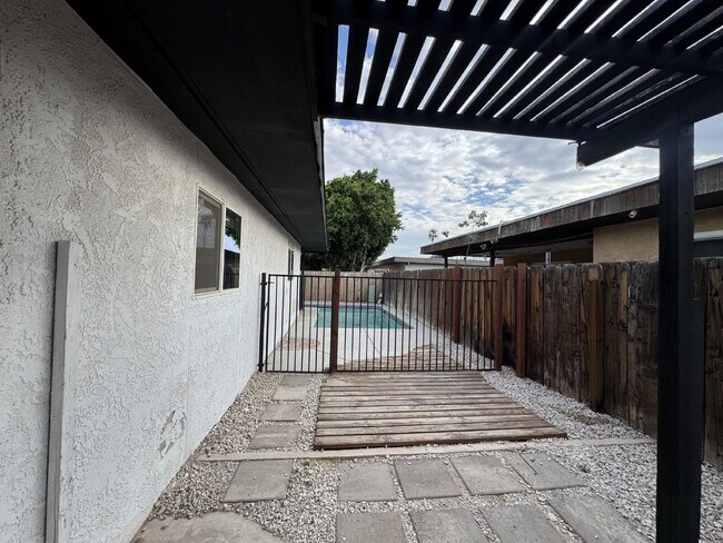 Building Photo - "Pool Home in the Center of Yuma!"