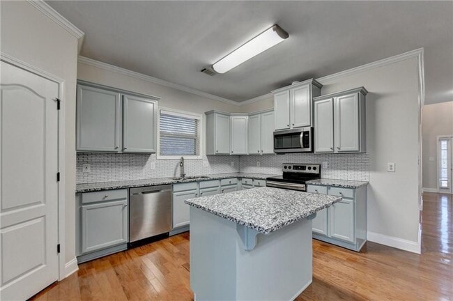 Building Photo - 522 Suwanee Oaks Dr NE