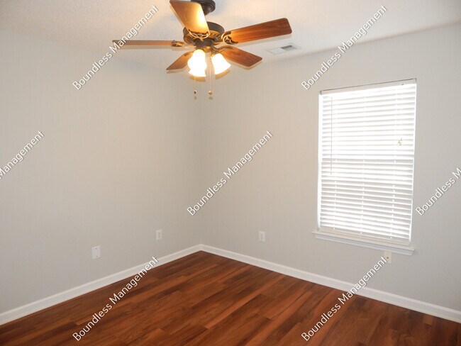 Building Photo - 353 Azalea Cir