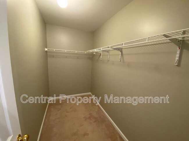 Building Photo - 17 Annacey Pl