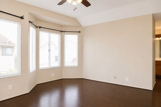 Building Photo - Amazing Spacious Home in Fremont w/Bonus Loft - Ardenwood!