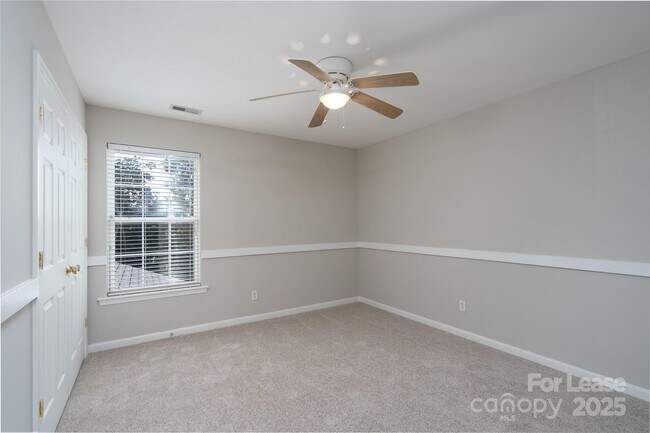 Building Photo - 604 Queenswater Ln