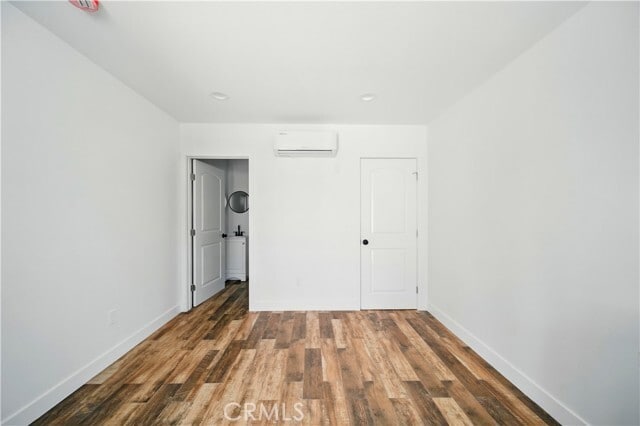 Building Photo - 823 W 78th St