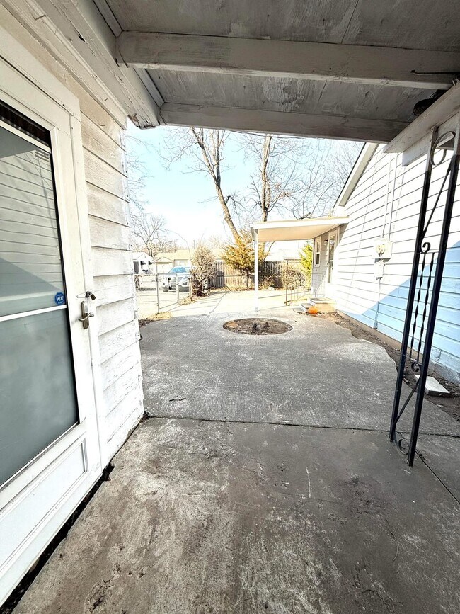 Building Photo - 1329 Hargrove St