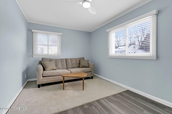 Building Photo - 105 Center St