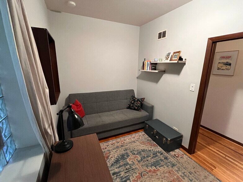 Building Photo - 906 N Oakley Blvd