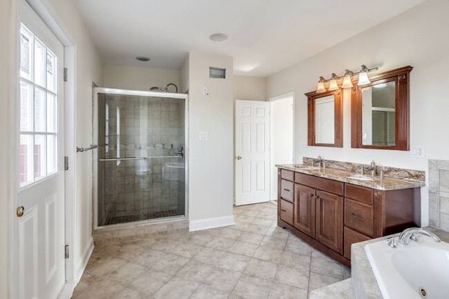 Building Photo - Four Bed Point Breeze Home