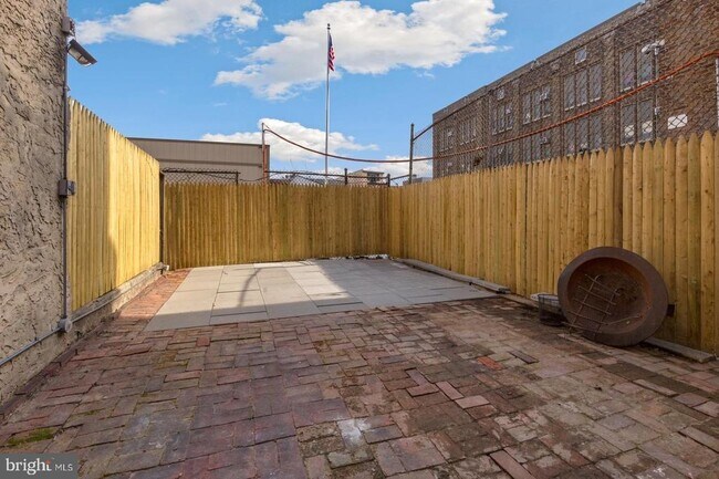 Building Photo - 711 S 5th St