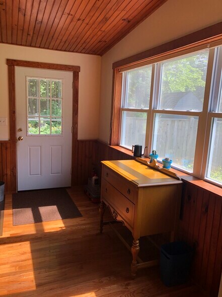 lots of sunshine - 46 Wilmot Center Rd