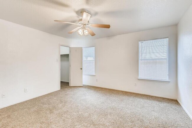 Building Photo - 9042 Camino Rey