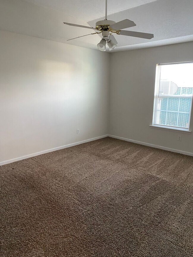 Building Photo - PRICE CHANGE  ! 2 bedroom 2 bathroom townhome in the heart of Evans