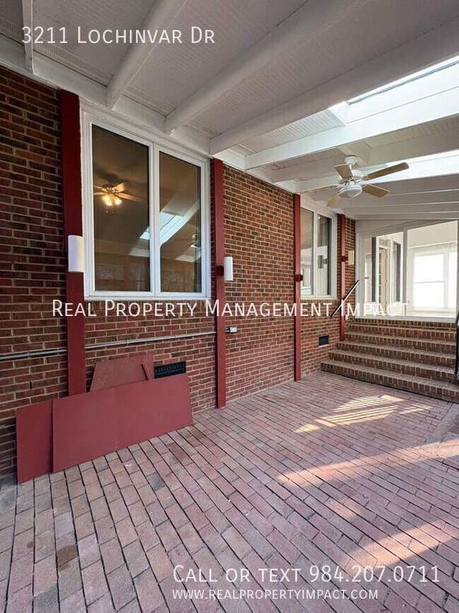 Building Photo - 3211 Lochinvar Dr