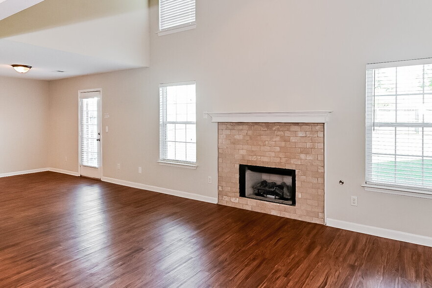 Building Photo - 7356 Green Ash Dr