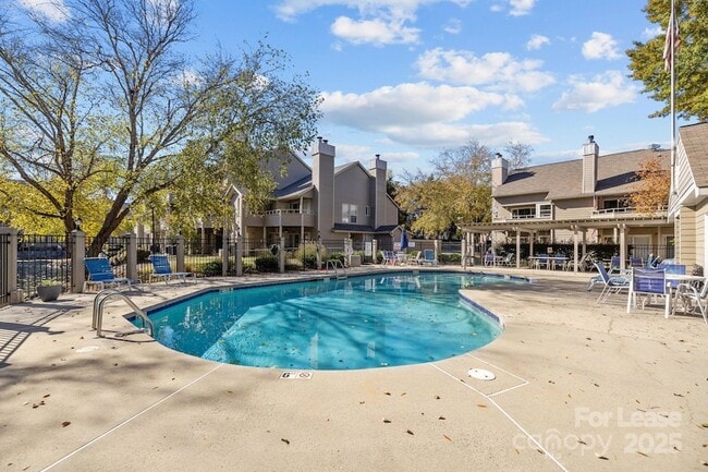 Building Photo - 2505 Stockbridge Dr