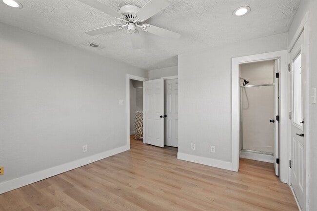 Building Photo - 4034 Reeves Dr