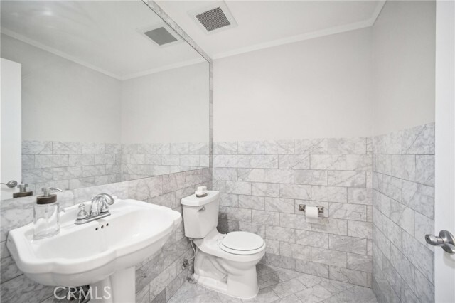 Building Photo - 11989 Laurelwood Dr