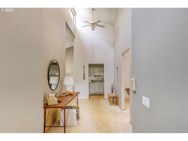 Building Photo - 2Bd/2Ba Second Floor Condo in SE with Washer & Dryer, 2 Car Dethatched Garage and a Serene Courty...