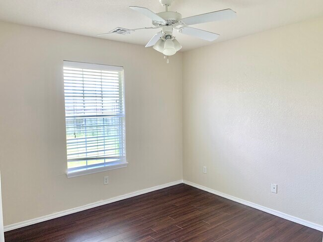 Building Photo - 2309 SW 15th St