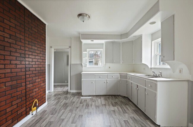 Building Photo - 911 Polk St