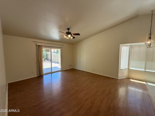 Building Photo - 505 W Sereno Dr