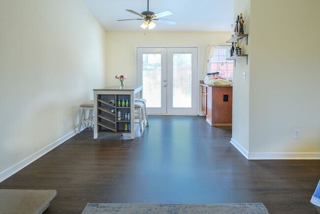 Building Photo - 15 White Street Extension