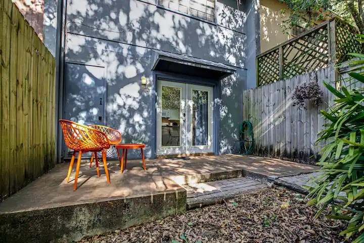 Building Photo - 242 Lake Ella Dr