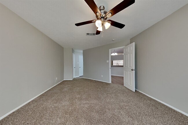 Building Photo - 21610 Crescent Heights St