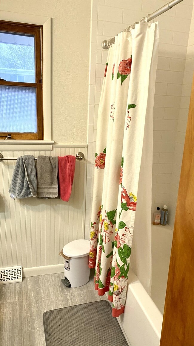 Building Photo - 1804 Broadview Pl