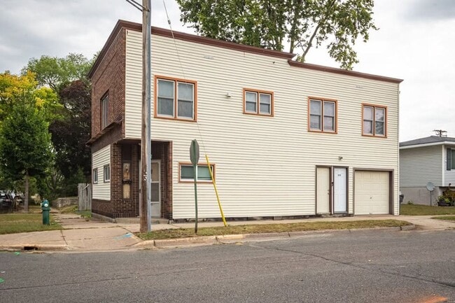 Building Photo - 902 Avon St