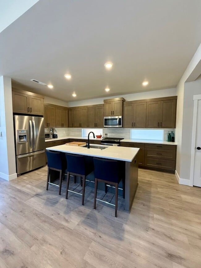 Building Photo - Beautiful Easton 3 Bedroom Home | Primary Suite on Main | Loft + A/C | Community Pools & Amenities