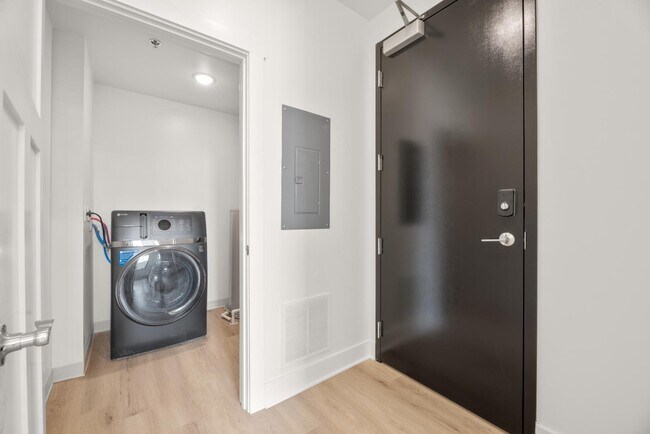 Building Photo - 301 N Mulberry St